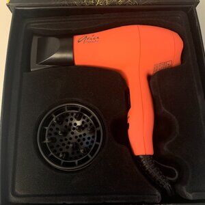 Aria Beauty Mini Blowdryer